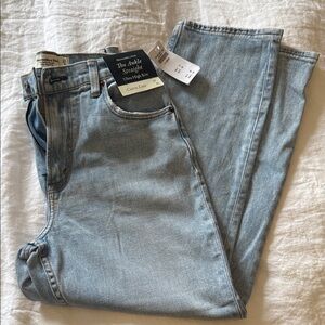 Abercrombie & Fitch - The Ankle Straight Jeans